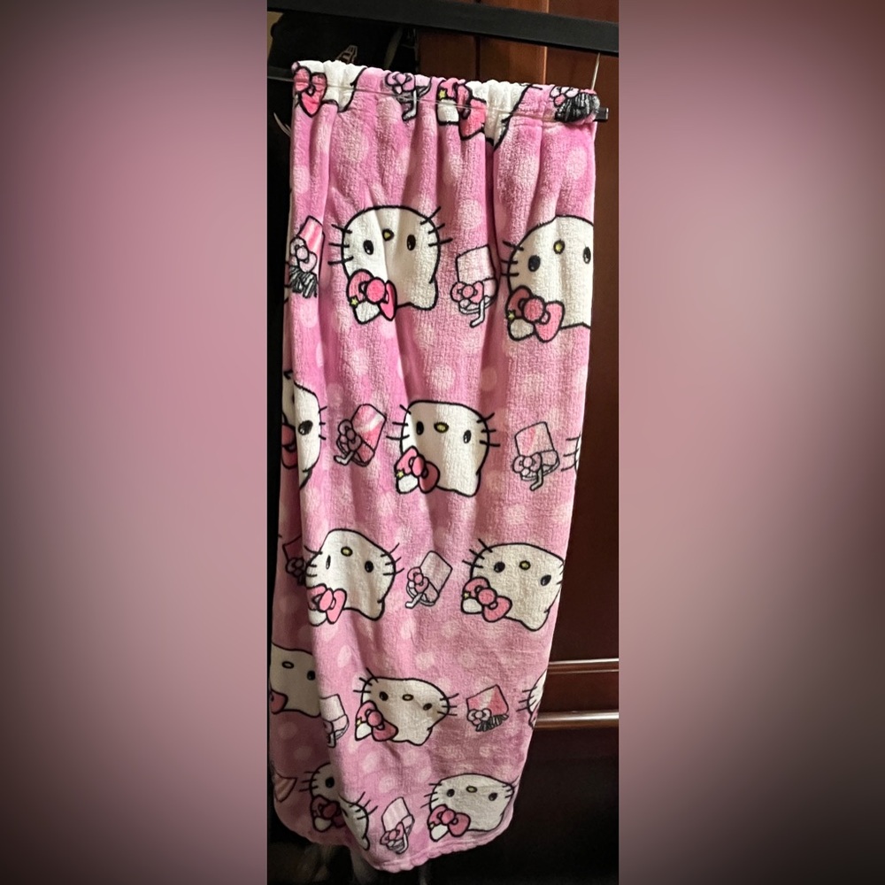 Pink Hello Kitty Blanket with fries and drinks